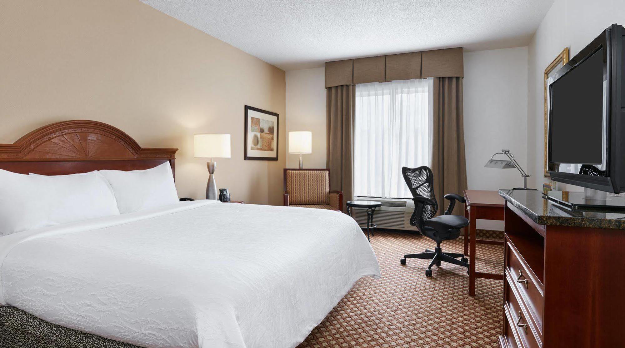 Hilton Garden Inn Charlotte North Exterior foto